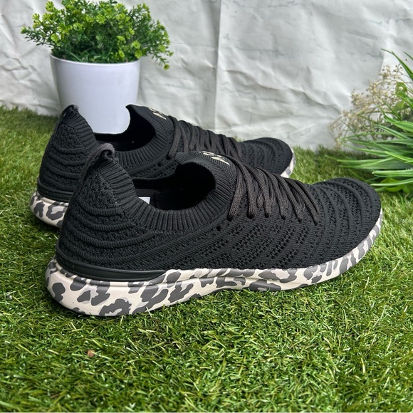 APL ATHLETIC PROPULSION LABS women TECHLOOM WAVE IN BLACK/Asteroid /Leopard 
9.5 - Picture 9 of 16